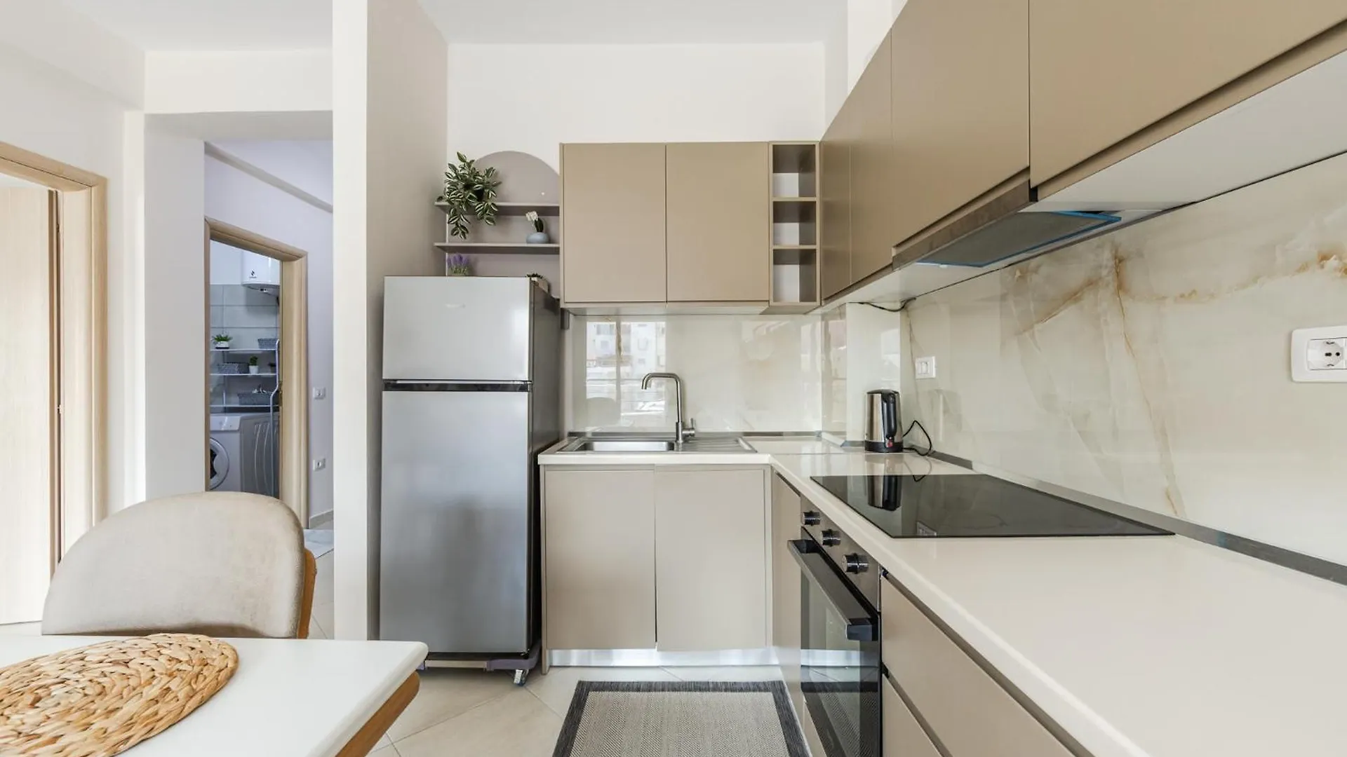Milk & Coffee Apartment Avlonya