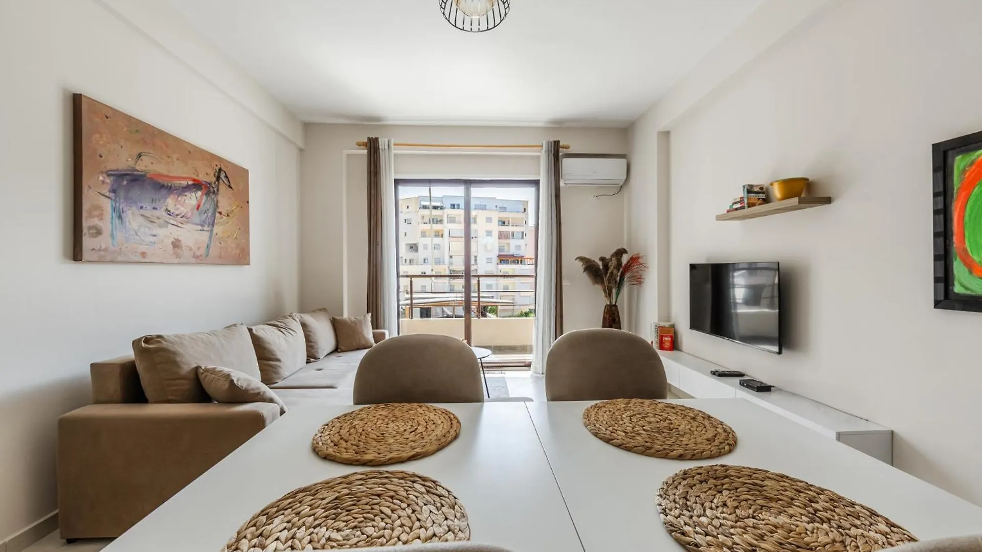 Milk & Coffee Apartment Avlonya