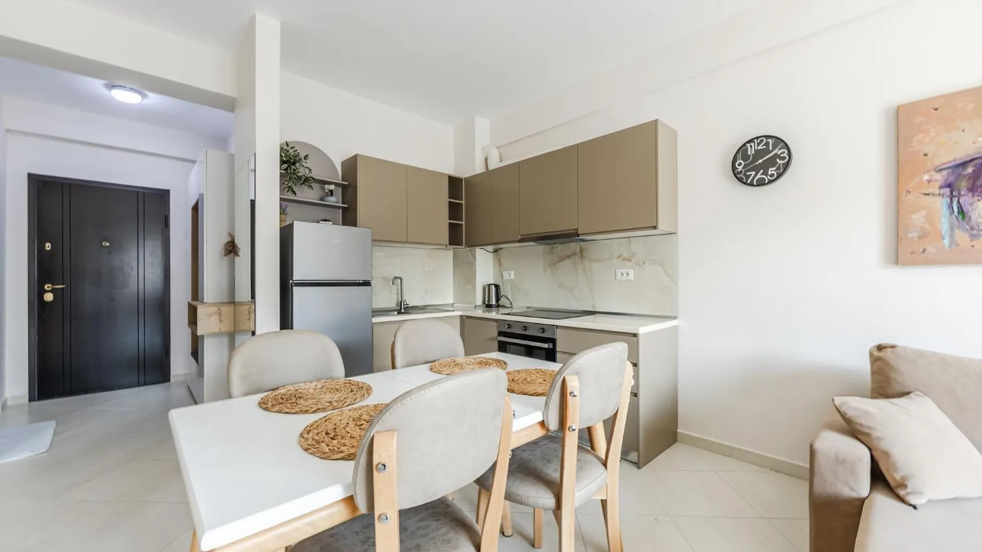 Milk & Coffee Apartment Avlonya
