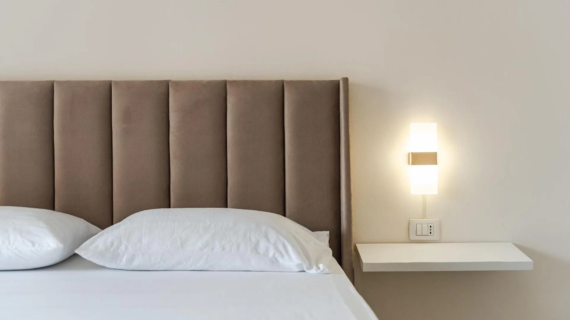 Milk & Coffee Apartment Avlonya