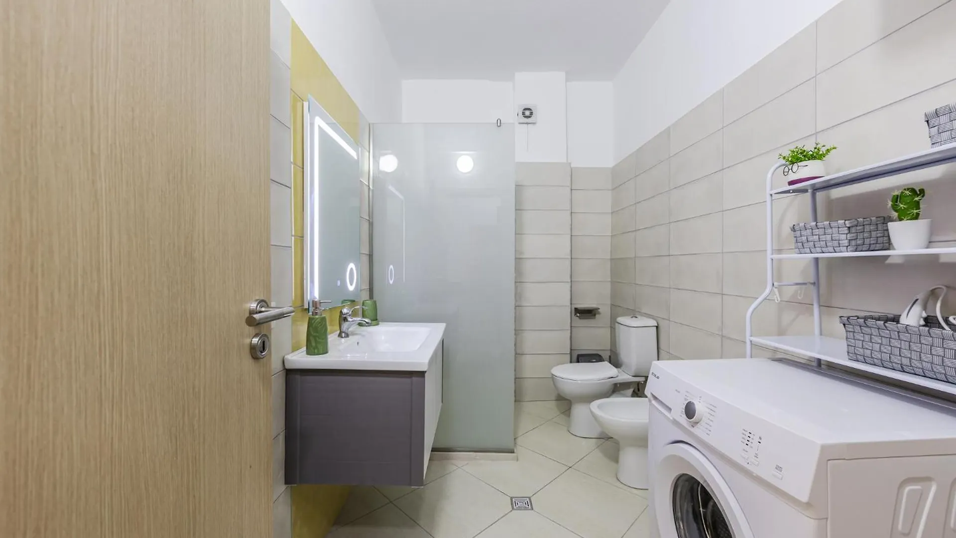 Milk & Coffee Apartment Avlonya