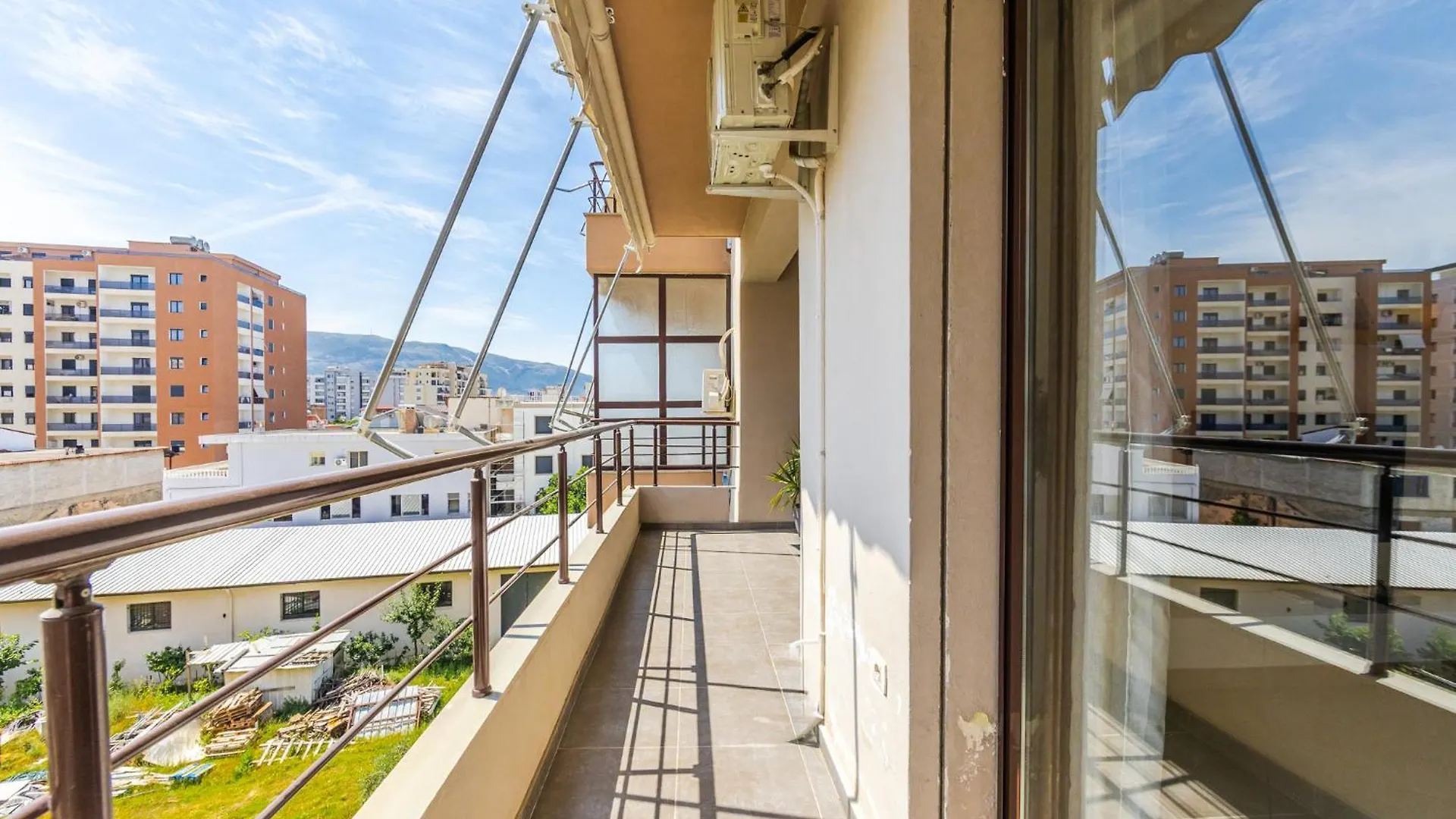 Milk & Coffee Apartment Avlonya