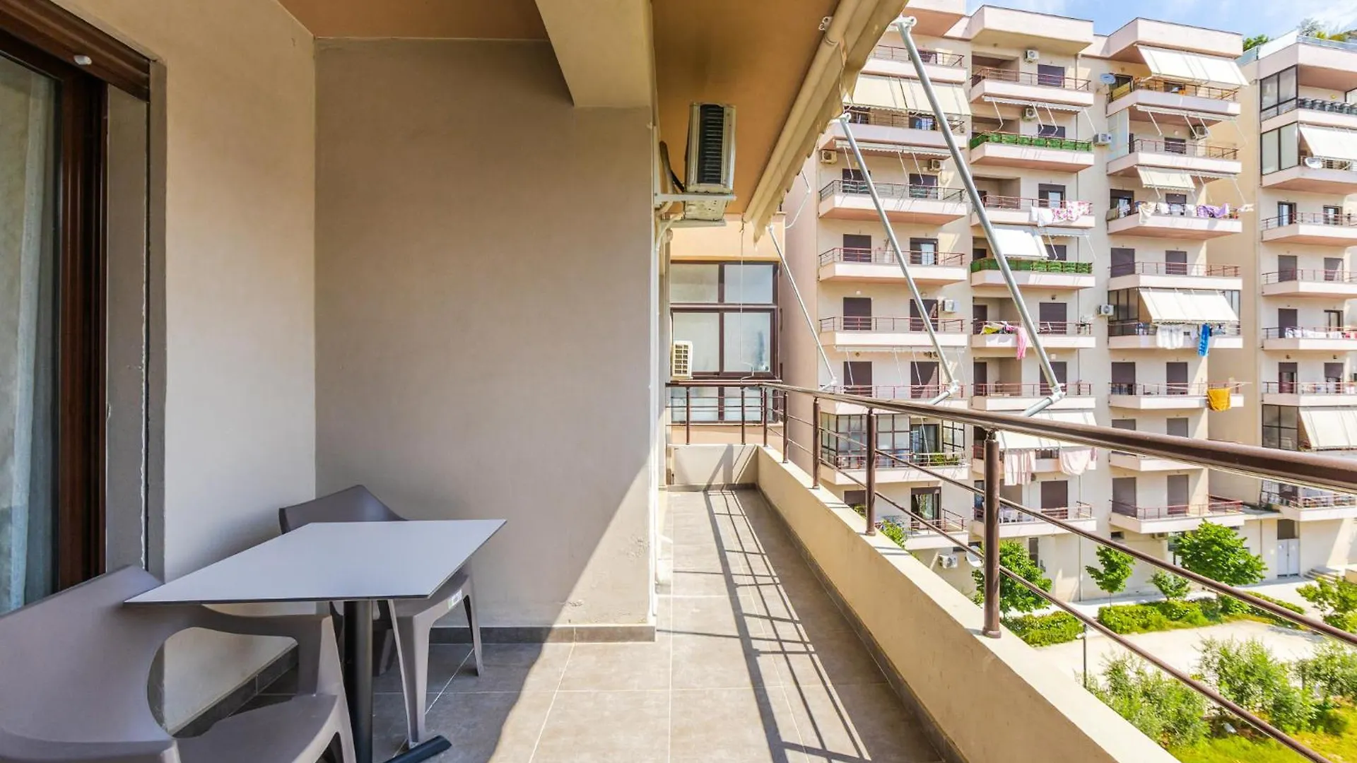 Milk & Coffee Apartment Avlonya 0*,